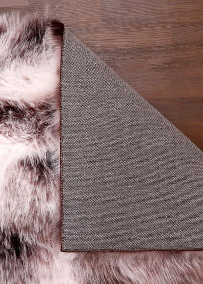 Plush Spotted Shaggy Rug