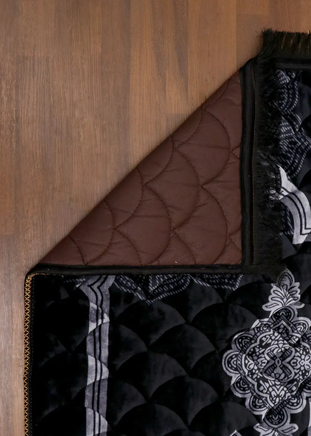 Cloudy Black Velvet Janamaz Prayer Mat