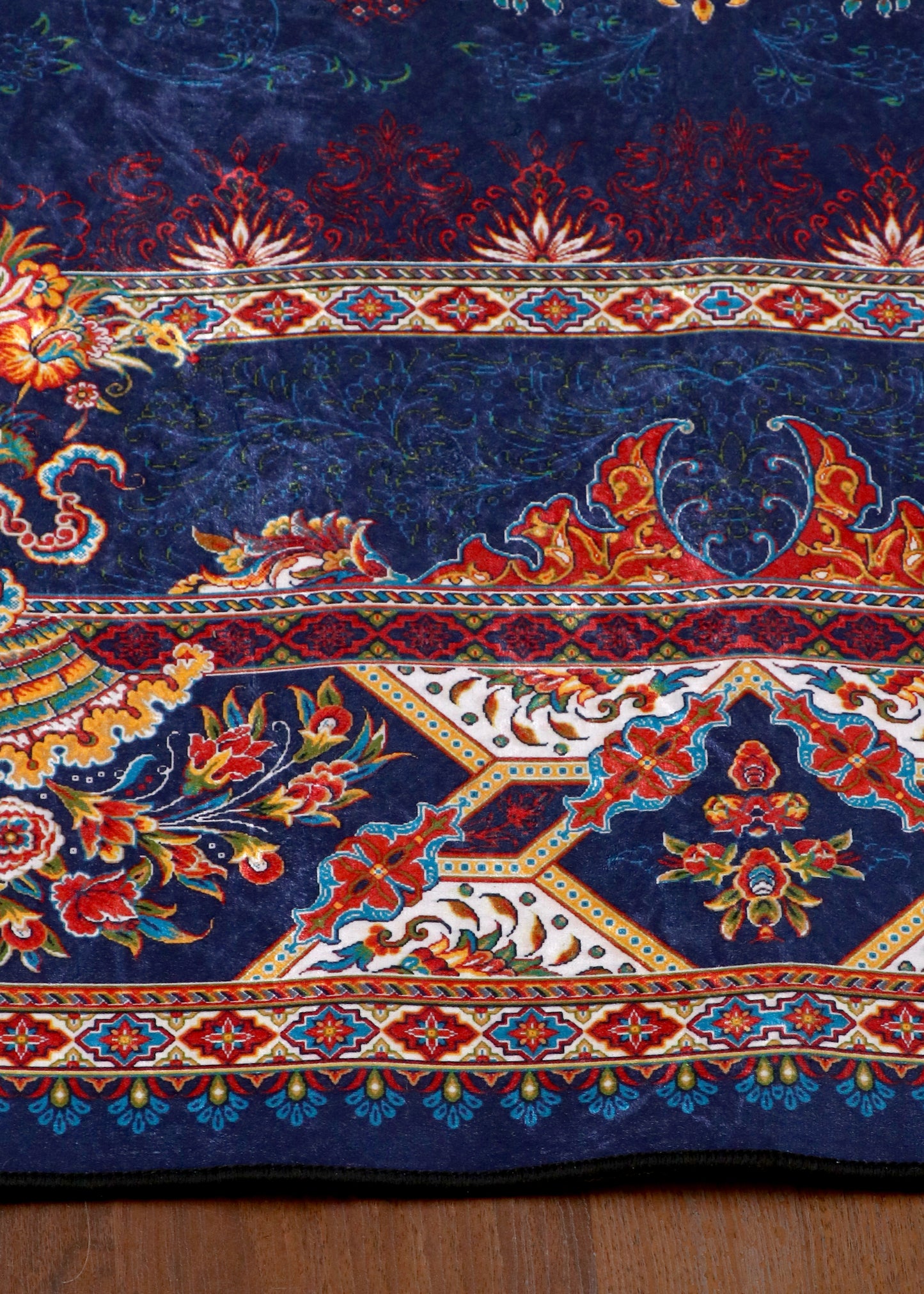 Royal Medallion Rug – Navy & Ivory